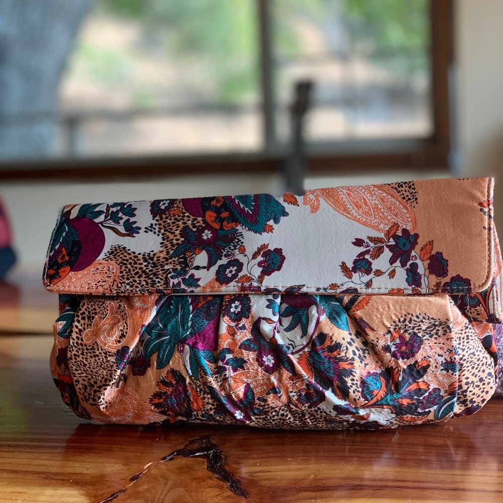 Gorgeous Aldo Clutch! ☀️